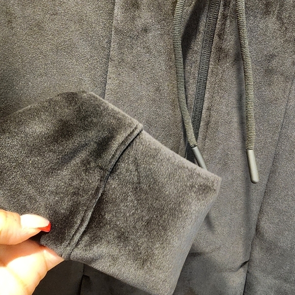 EMELY B Women's Fulm Zip Hooded Black Velvet   Sweatshirt Size M - Picture 6 of 12